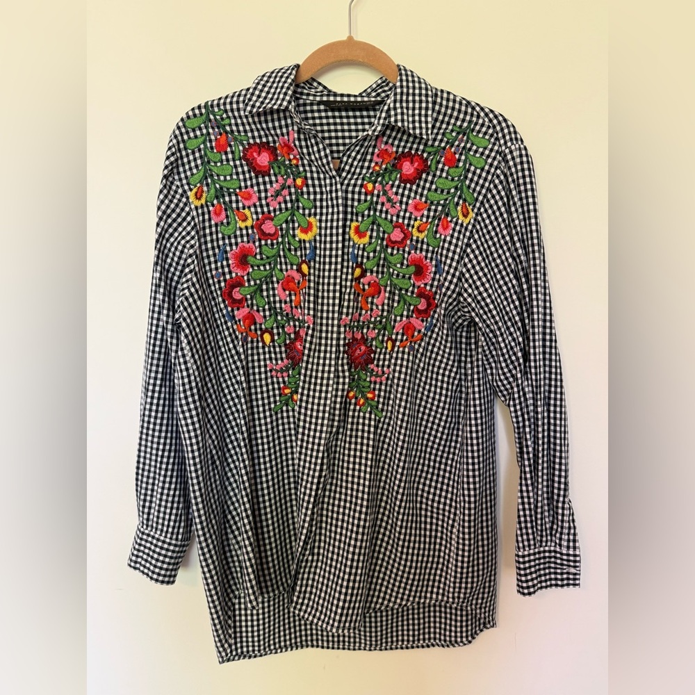 Zara Black and White Gingham Button-Up Shirt With Embroidered front detail - XS